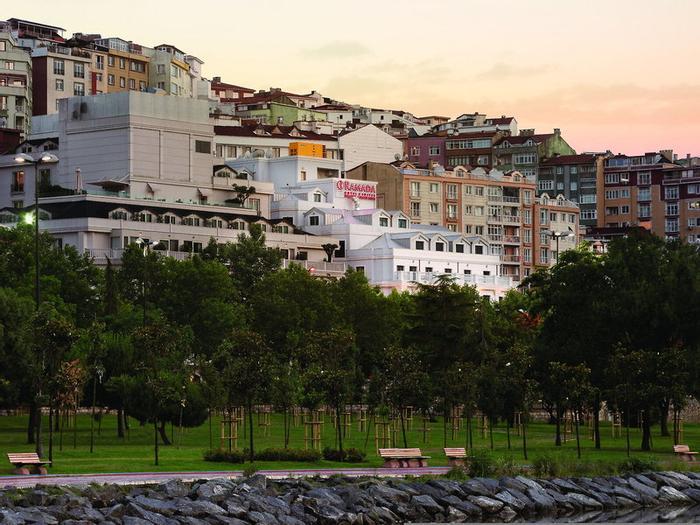 Hotel Ramada by Wyndham Istanbul Golden Horn - Bild 1