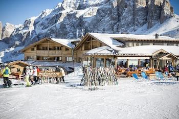 Hotel Passo Sella Dolomiti Mountain Resort - Bild 1