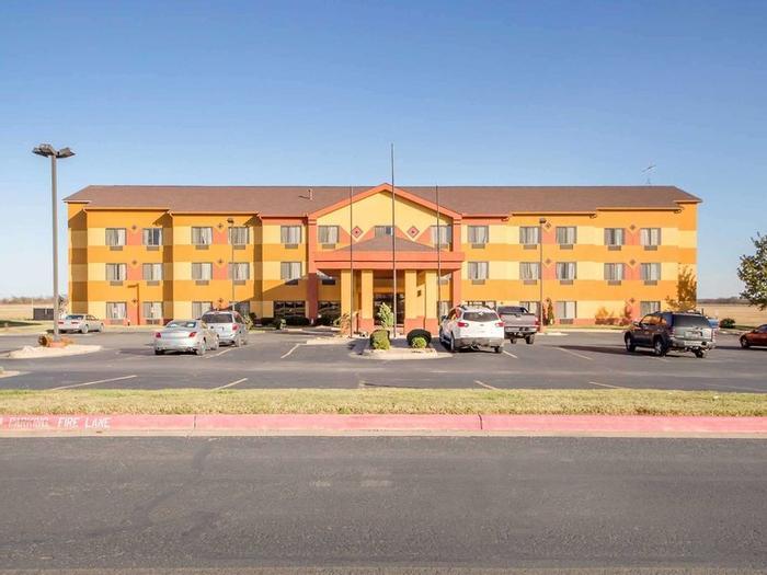 Hotel Quality Inn & Suites MidAmerica Industrial Park Area - Bild 1