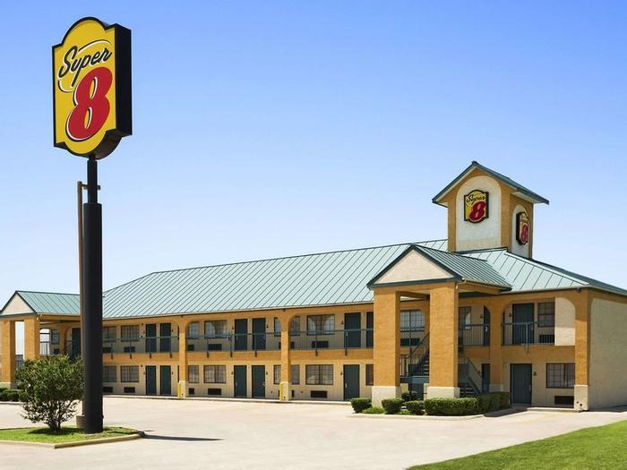 Hotel Super 8 by Wyndham Grand Prairie Southwest - Bild 1