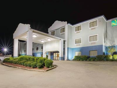 Hotel Quality Inn & Suites Jackson International Airport - Bild 4