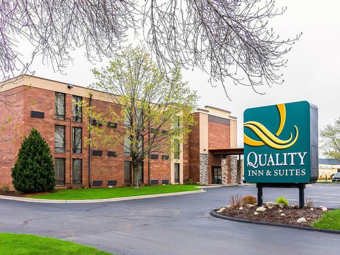 Quality Inn & Suites Arden Hills - Saint Paul North - Bild 1