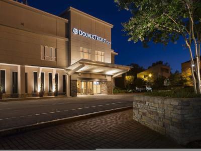 DoubleTree by Hilton Hotel Raleigh - Brownstone - University - Bild 3