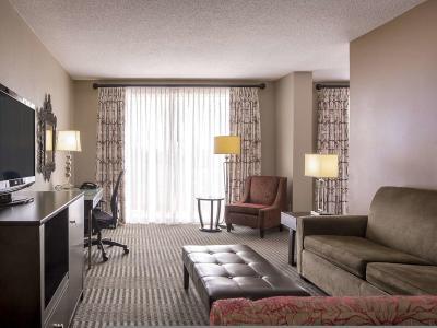 DoubleTree by Hilton Hotel Raleigh - Brownstone - University - Bild 5