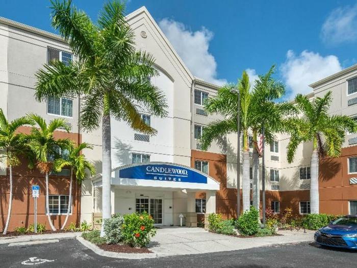 Hotel Candlewood Suites Fort Myers Sanibel Gateway - Bild 1