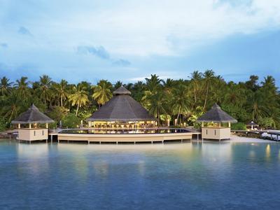 Hotel Ellaidhoo Maldives by Cinnamon - Bild 3
