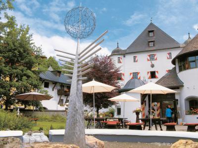 Family Hotel Schloss Rosenegg - Bild 2