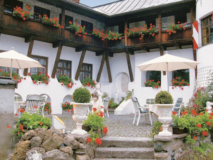 Family Hotel Schloss Rosenegg - Bild 1