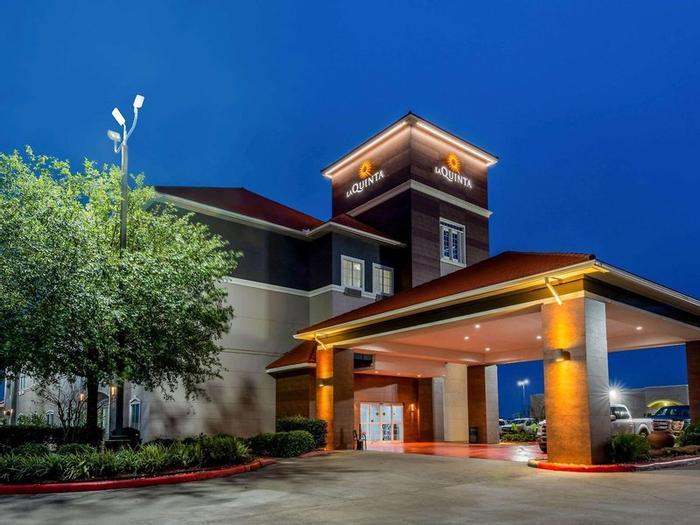 La Quinta Inn & Suites by Wyndham Orange - Bild 1