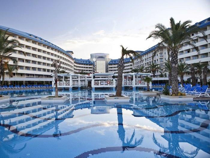 Hotel Crystal Admiral Resort Suites & Spa - Bild 1