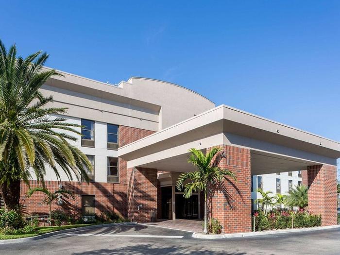 Hotel Days Inn & Suites by Wyndham Fort Myers Near JetBlue Park - Bild 1