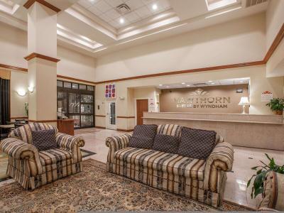 Hotel Hawthorn Suites by Wyndham Midwest City Tinker AFB - Bild 2