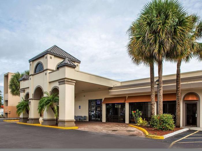 Hotel Days Inn & Suites by Wyndham Orlando Airport - Bild 1
