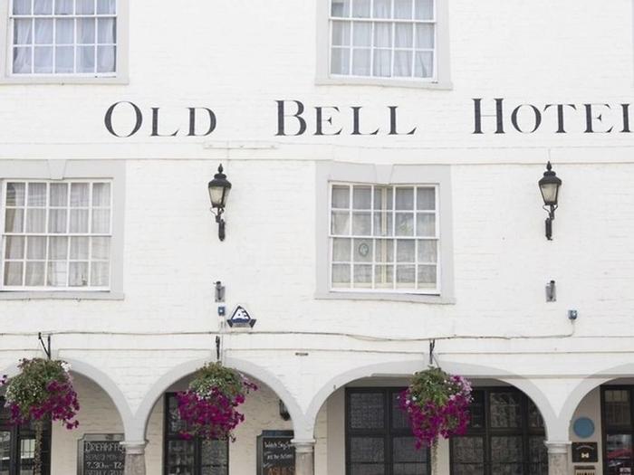 Hotel The Old Bell Inn - Bild 1