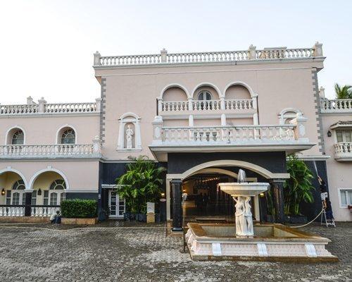 Club Mahindra Emerald Palms Resort - Bild 1