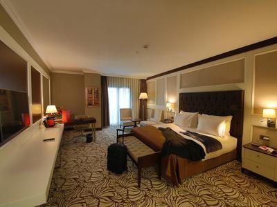 Ramada Hotel & Suites by Wyndham Istanbul Merter - Bild 5