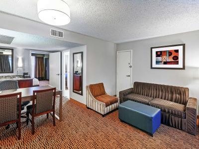 Hotel Embassy Suites by Hilton Dallas Market Center - Bild 2