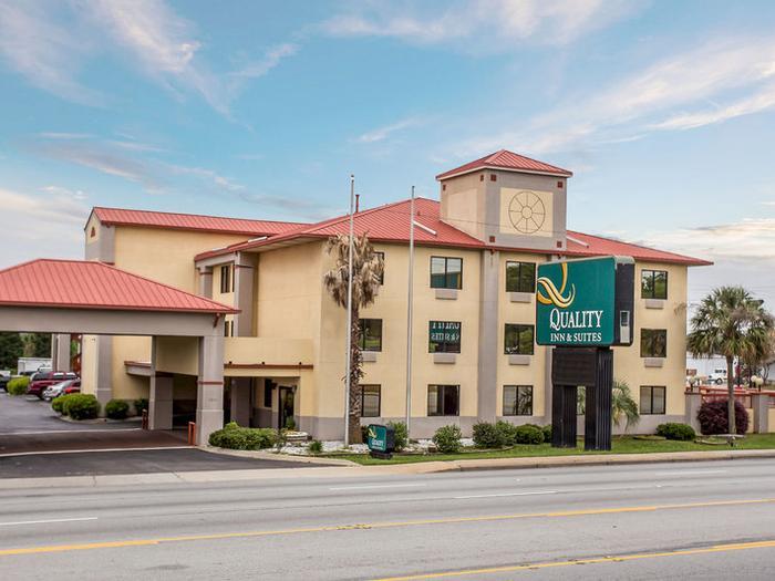 Hotel Quality Inn & Suites Ft. Jackson Maingate - Bild 1