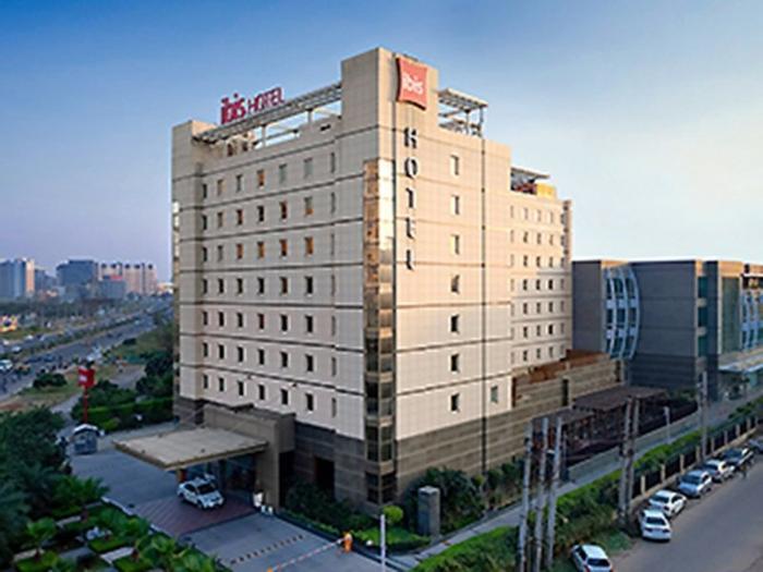 ibis Gurgaon Golf Course Road Hotel - Bild 1