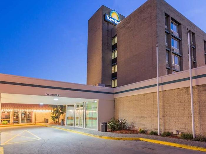 Days Hotel by Wyndham Danville Conference Center - Bild 1