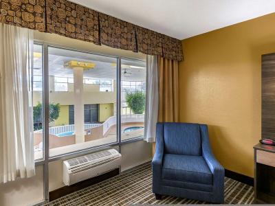 Hotel Quality Inn & Suites Airpark East - Bild 4