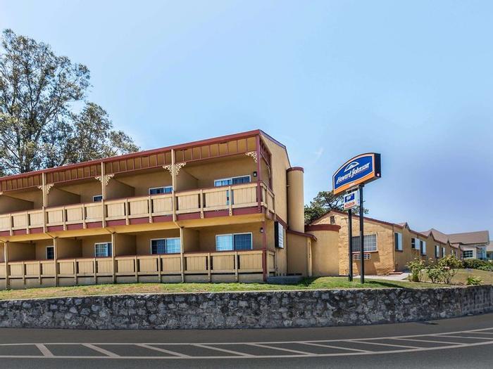 Hotel Howard Johnson by Wyndham Santa Cruz Beach Boardwalk - Bild 1