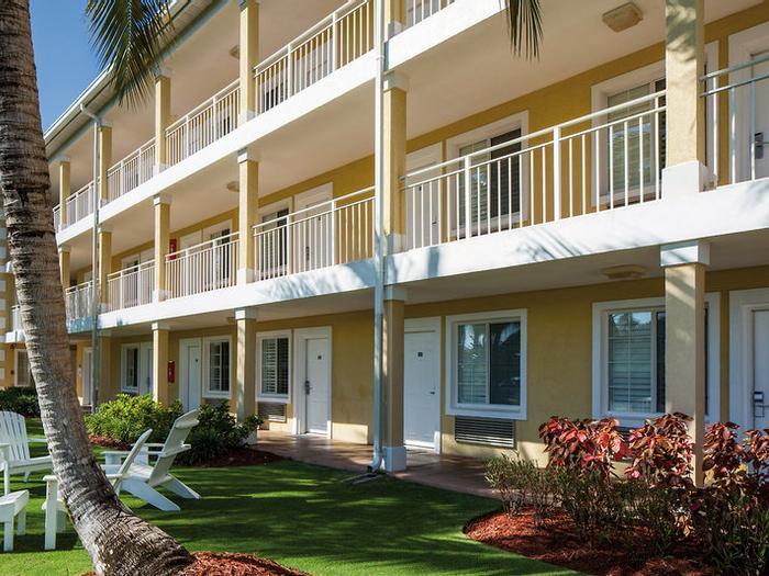 Hotel Sunshine Suites Grand Cayman Island Resort - Bild 1