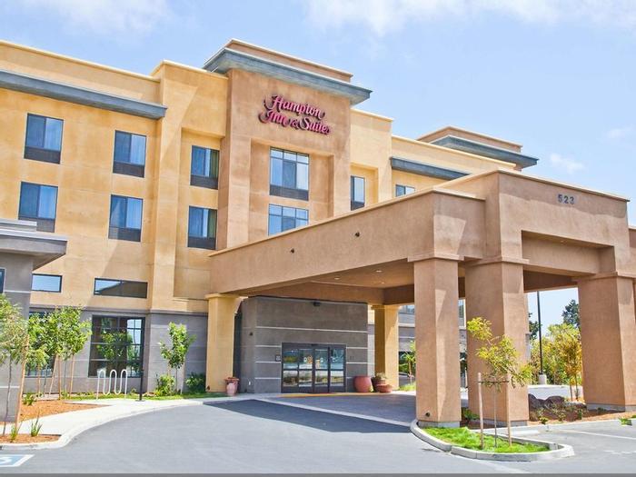 Hotel Hampton Inn & Suites Salinas - Bild 1