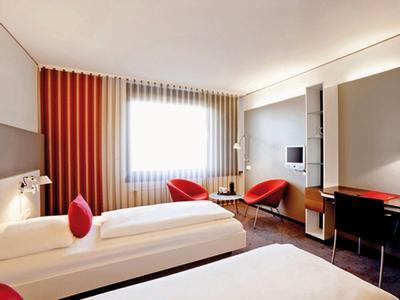 Hotel Vienna House Easy by Wyndham Stuttgart - Bild 2