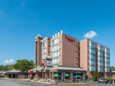 Hotel Ramada Plaza by Wyndham Niagara Falls - Bild 2