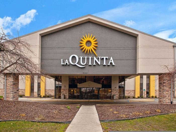 La Quinta Inn & Suites Detroit Metro Airport - Bild 1
