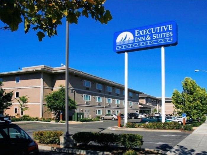 Hotel Executive Inn & Suites - Bild 1
