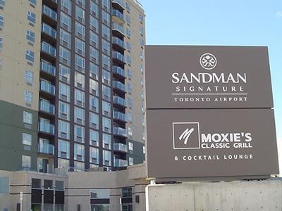 Sandman Signature Toronto Airport Hotel - Bild 3