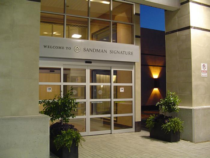 Sandman Signature Toronto Airport Hotel - Bild 1