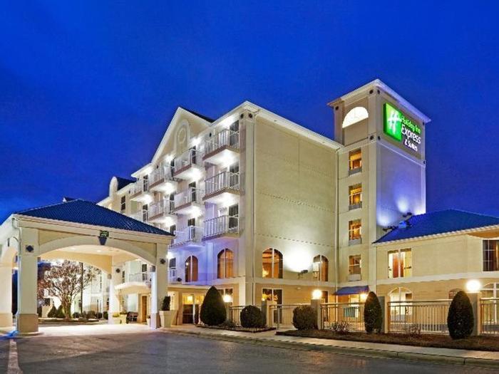 Holiday Inn Express & Suites Asheville SW - Outlet Ctr Area - Bild 1
