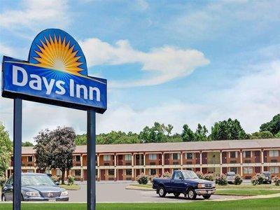 Days Inn by Wyndham Newport News