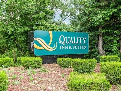 Quality Inn & Suites Worlds of Fun South