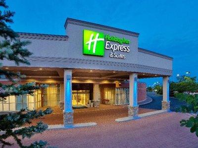 Holiday Inn Express & Suites Toronto - Mississauga