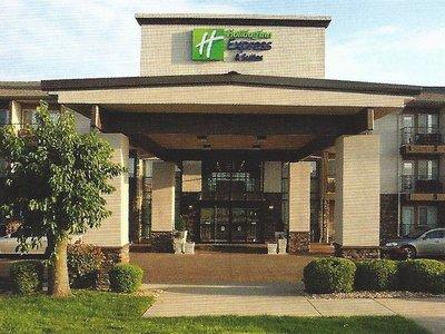 Holiday Inn Express & Suites Branson 76 Central