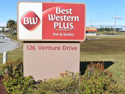 Best Western Plus Brunswick Inn & Suites