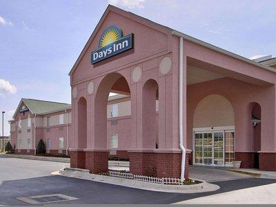 Days Inn and Suites Huntsville - Huntsville