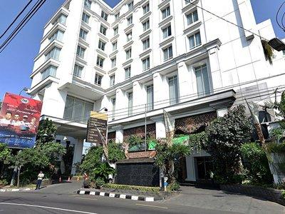 Jambuluwuk Malioboro Hotel Yogyakarta by ZEN Rooms