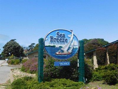 Sea Breeze Inn & Cottages